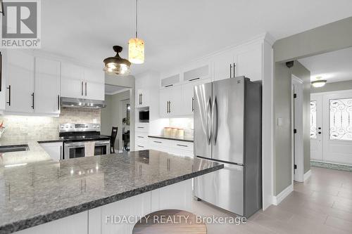 6657 Bluebird Street, Ottawa, ON - Indoor Photo Showing Kitchen With Stainless Steel Kitchen With Upgraded Kitchen