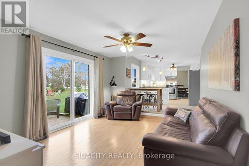 6657 Bluebird Street, Ottawa, ON - Indoor Photo Showing Living Room