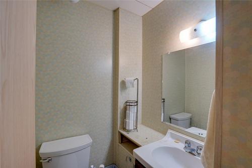 2544 Willow Park Road, Vernon, BC - Indoor Photo Showing Bathroom