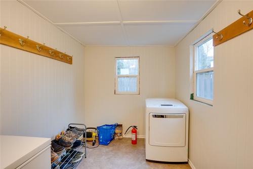 2544 Willow Park Road, Vernon, BC - Indoor Photo Showing Laundry Room