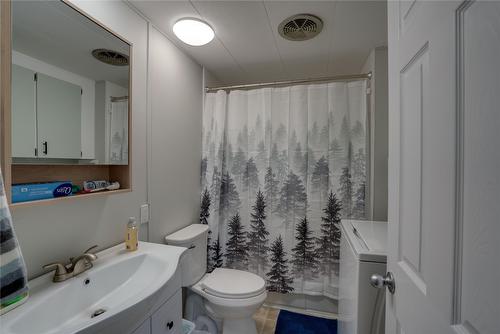 2544 Willow Park Road, Vernon, BC - Indoor Photo Showing Bathroom