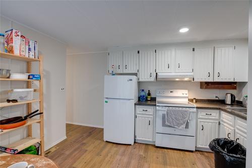 2544 Willow Park Road, Vernon, BC - Indoor Photo Showing Kitchen