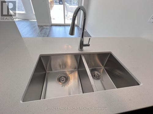 93 - 61 Soho Street, Hamilton, ON - Indoor Photo Showing Kitchen