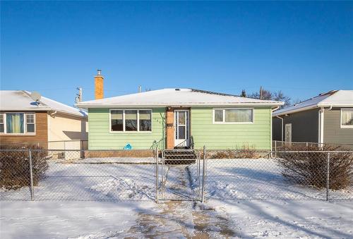 1689 Selkirk Avenue, Winnipeg, MB - Outdoor