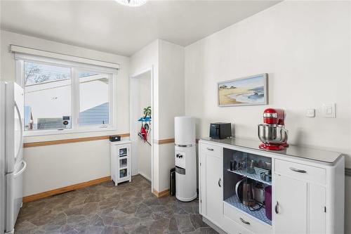 1689 Selkirk Avenue, Winnipeg, MB - Indoor Photo Showing Laundry Room