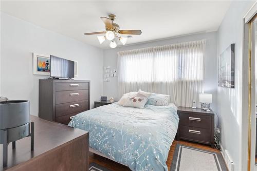 1689 Selkirk Avenue, Winnipeg, MB - Indoor Photo Showing Bedroom