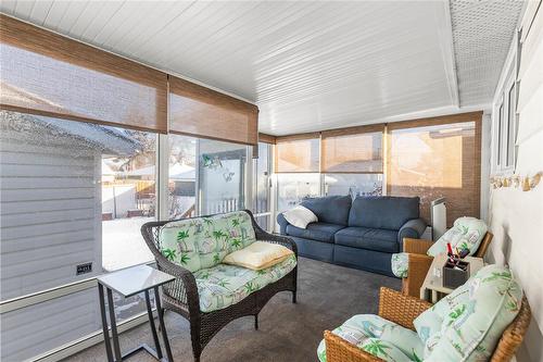 1689 Selkirk Avenue, Winnipeg, MB - Indoor Photo Showing Living Room