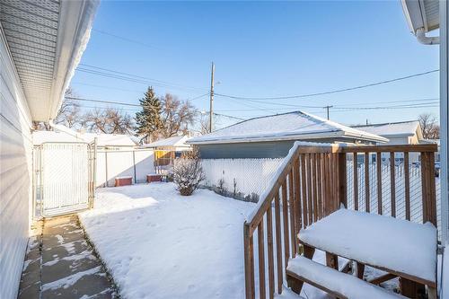 1689 Selkirk Avenue, Winnipeg, MB - Outdoor