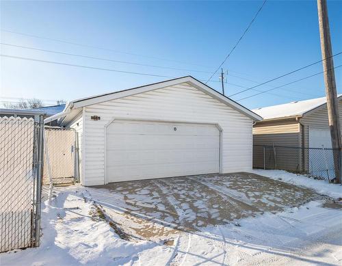 1689 Selkirk Avenue, Winnipeg, MB - Outdoor With Exterior