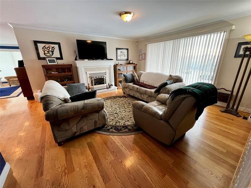 471 Princeton-Summerland Road, Princeton, BC - Indoor Photo Showing Living Room With Fireplace