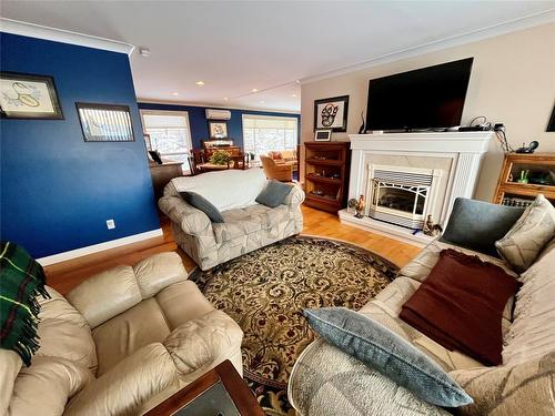 471 Princeton-Summerland Road, Princeton, BC - Indoor Photo Showing Living Room With Fireplace