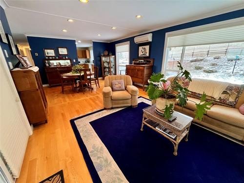 471 Princeton-Summerland Road, Princeton, BC - Indoor Photo Showing Living Room