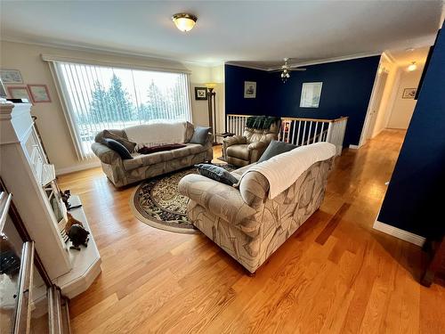 471 Princeton-Summerland Road, Princeton, BC - Indoor Photo Showing Living Room