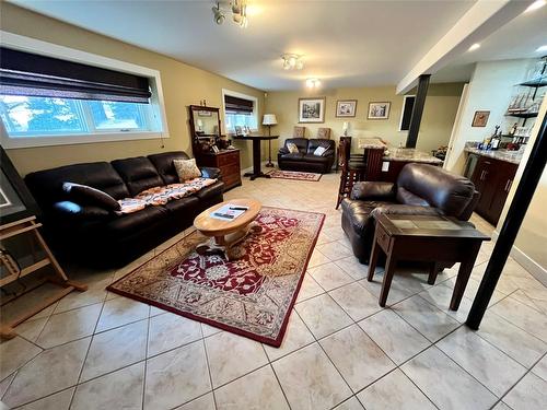 471 Princeton-Summerland Road, Princeton, BC - Indoor Photo Showing Living Room