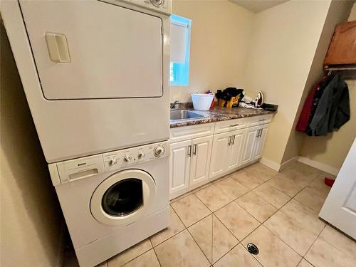 471 Princeton-Summerland Road, Princeton, BC - Indoor Photo Showing Laundry Room