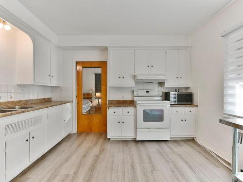 Cuisine - 3920 Rue Bélanger, Montréal (Villeray/Saint-Michel/Parc-Extension), QC - Indoor Photo Showing Kitchen With Double Sink