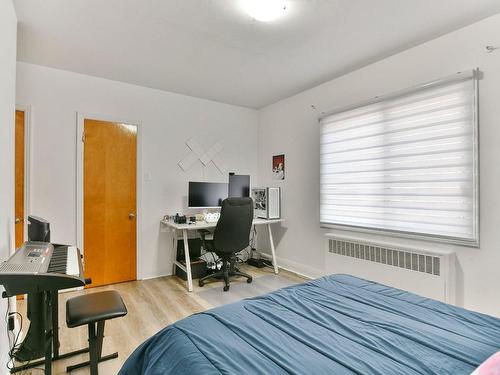 Chambre Ã Â coucher - 3920 Rue Bélanger, Montréal (Villeray/Saint-Michel/Parc-Extension), QC - Indoor Photo Showing Bedroom