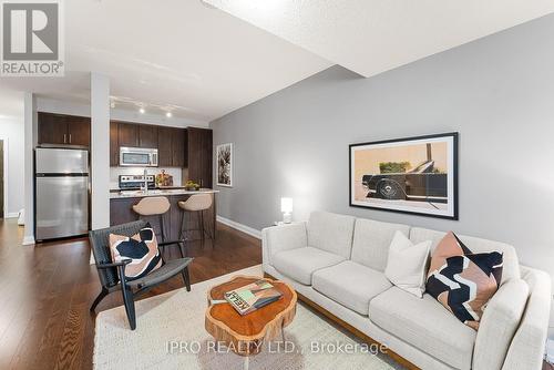 210 - 85 The Donway Way W, Toronto, ON - Indoor Photo Showing Living Room