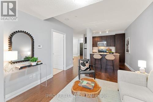 210 - 85 The Donway Way W, Toronto, ON - Indoor Photo Showing Living Room