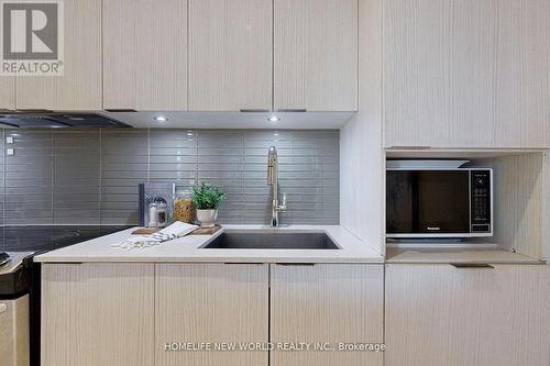 401 - 110 Marine Parade Drive, Toronto, ON - Indoor Photo Showing Kitchen