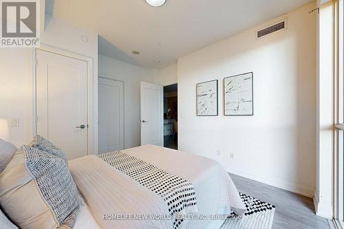 401 - 110 Marine Parade Drive, Toronto, ON - Indoor Photo Showing Bedroom