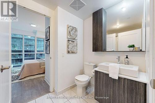 401 - 110 Marine Parade Drive, Toronto, ON - Indoor Photo Showing Bathroom