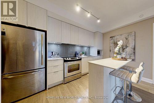 401 - 110 Marine Parade Drive, Toronto, ON - Indoor Photo Showing Kitchen