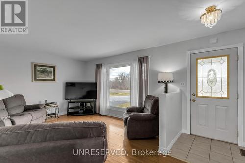 4791 Bellrock Road, South Frontenac, ON - Indoor Photo Showing Living Room