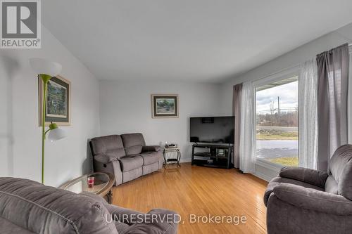 4791 Bellrock Road, South Frontenac, ON - Indoor Photo Showing Living Room