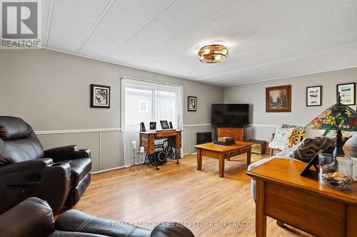 150 - 3033 Townline Road, Fort Erie, ON - Indoor Photo Showing Living Room