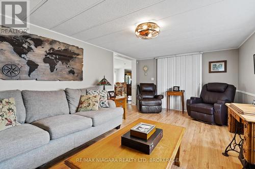 150 - 3033 Townline Road, Fort Erie, ON - Indoor Photo Showing Living Room