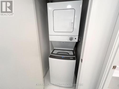 2415 - 230 Simcoe Street, Toronto, ON - Indoor Photo Showing Laundry Room