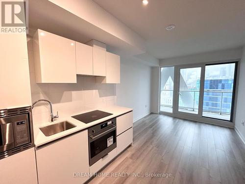 2415 - 230 Simcoe Street, Toronto, ON - Indoor Photo Showing Kitchen