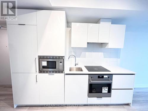 2415 - 230 Simcoe Street, Toronto, ON - Indoor Photo Showing Kitchen