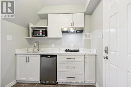 8 Toledo Lane, Brampton, ON - Indoor Photo Showing Kitchen