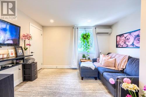 18 Ewing Street, Halton Hills, ON - Indoor Photo Showing Living Room