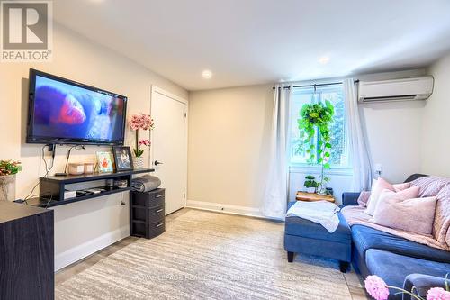 18 Ewing Street, Halton Hills, ON - Indoor Photo Showing Living Room