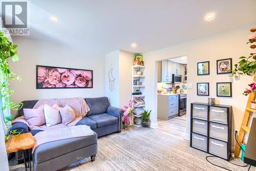 18 Ewing Street, Halton Hills, ON - Indoor Photo Showing Living Room