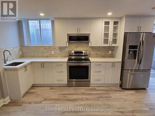 2 - 31 Wildhorse Lane, Brampton, ON - Indoor Photo Showing Kitchen