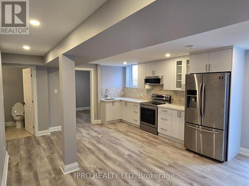 2 - 31 Wildhorse Lane, Brampton, ON - Indoor Photo Showing Kitchen