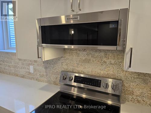 2 - 31 Wildhorse Lane, Brampton, ON - Indoor Photo Showing Kitchen