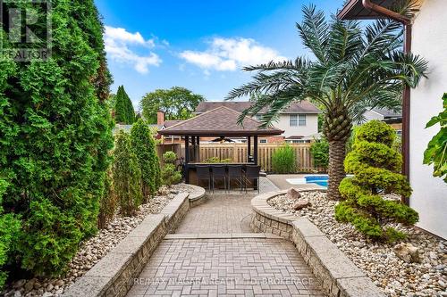 7180 Woodington Road, Niagara Falls, ON - Outdoor With In Ground Pool