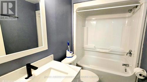 218 Cole Road, Guelph, ON - Indoor Photo Showing Bathroom