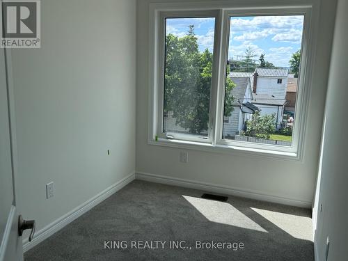 10 Reid Avenue N, Hamilton, ON - Indoor Photo Showing Other Room