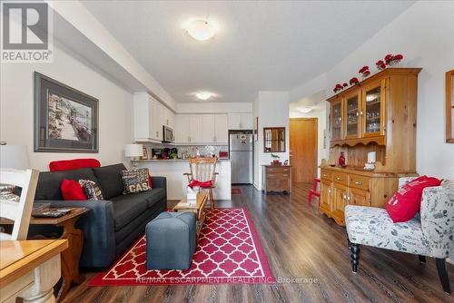 225 - 8111 Forest Glen Drive, Niagara Falls (Mt. Carmel), ON - Indoor Photo Showing Living Room