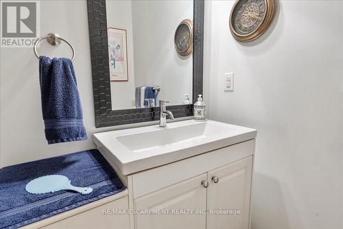 225 - 8111 Forest Glen Drive, Niagara Falls (Mt. Carmel), ON - Indoor Photo Showing Bathroom