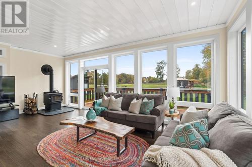 4210 Scotch Line Road, Tay Valley, ON - Indoor Photo Showing Living Room