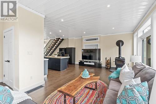 4210 Scotch Line Road, Tay Valley, ON - Indoor Photo Showing Living Room