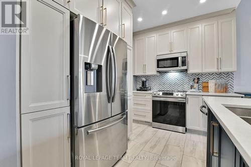 220 Allgrove Way, Ottawa, ON - Indoor Photo Showing Kitchen With Upgraded Kitchen