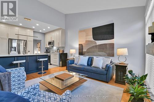 220 Allgrove Way, Ottawa, ON - Indoor Photo Showing Living Room